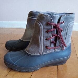 Sperry Saltwater Quarter zip wedge duck boots with lace up sides women's size 6